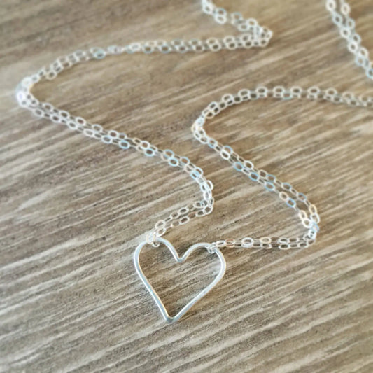 Hana ~ Floating heart necklace